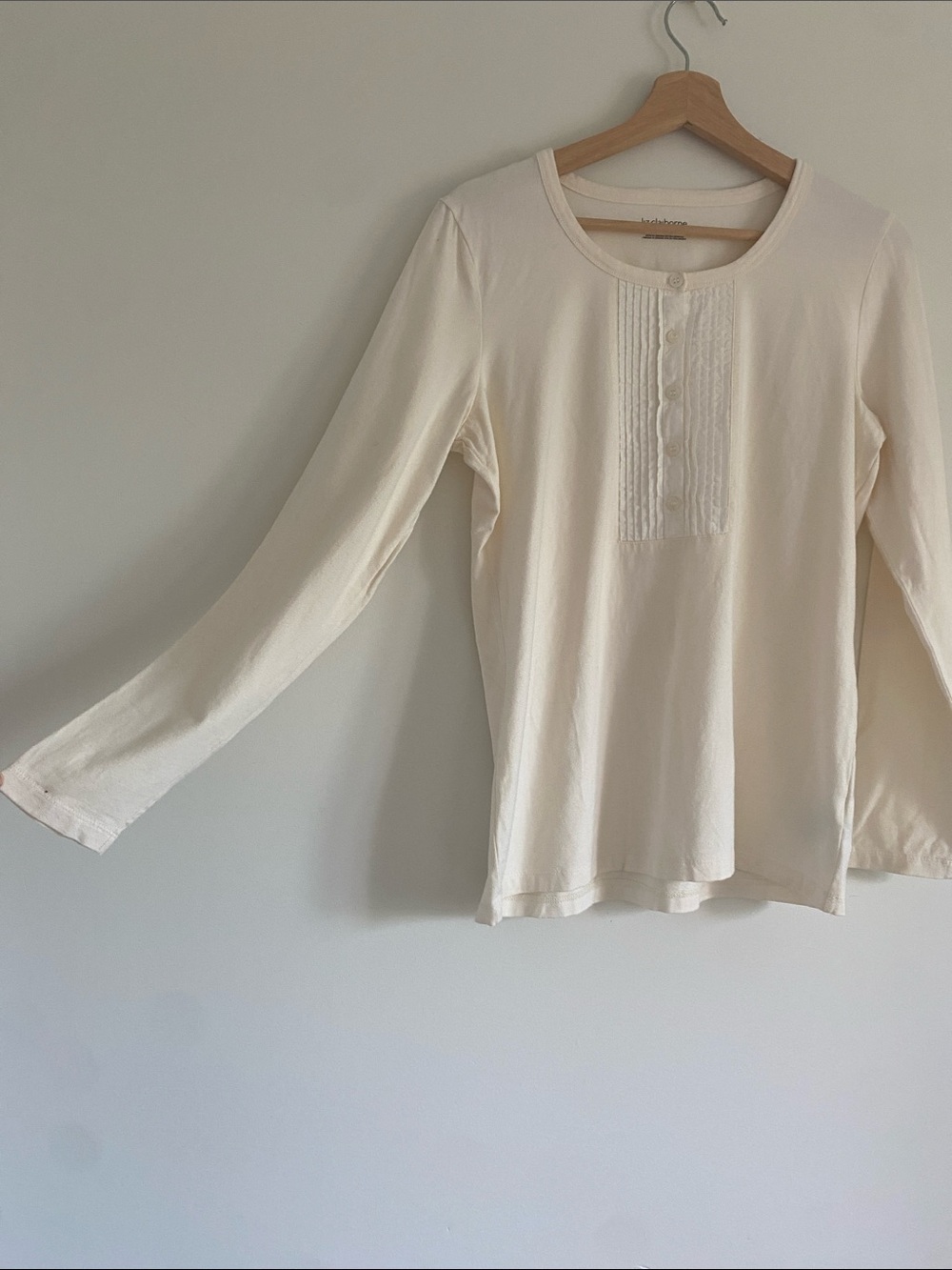 Liz Claiborne Cream Pintuck Henley Long Sleeve Top | M - Picture 4 of 8